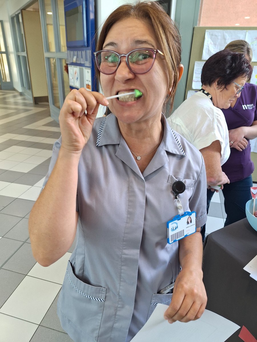 HSEDubMidlands's tweet image. Oral Care Monday at Naas General Hospital. Linda Moran (Nurse Practice Development) gave live demos on keeping patient's mouths clean and hydrated, starting with brushing basics and denture care. Great tips for nursing, nursing students & HCAs!
#NaasGeneralHospital