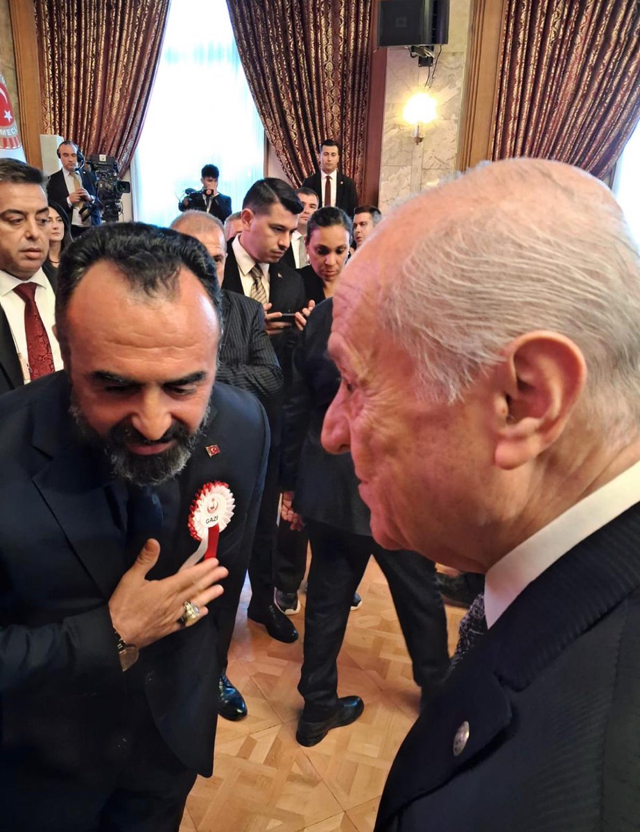 TÜGŞAV (@gazilervakfi) on Twitter photo Tarih, bazı liderleri yazar.
Bazı liderler ise tarih yazar...
Genel Başkanımız Gazi <a href="/lokman_aylar/">Gazi Lokman Aylar</a>, 15 Temmuz programı kapsamında, söz konusu devletin bekası ve milletin refahı olduğunda bütün siyasi kaygıları bir kenara bırakan, önce devletim ve milletim diyen bilge lider Sayın Tarih, bazı liderleri yazar.
Bazı liderler ise tarih yazar...
Genel Başkanımız Gazi <a href="/lokman_aylar/">Gazi Lokman Aylar</a>, 15 Temmuz programı kapsamında, söz konusu devletin bekası ve milletin refahı olduğunda bütün siyasi kaygıları bir kenara bırakan, önce devletim ve milletim diyen bilge lider Sayın