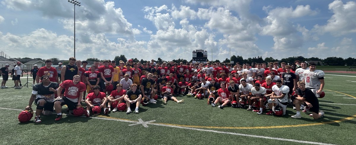 HuntleyFB's tweet image. A big thank you to @BataviaFootball for coming out for a joint practice this morning! It was a great day to work with a great program…good luck this season!