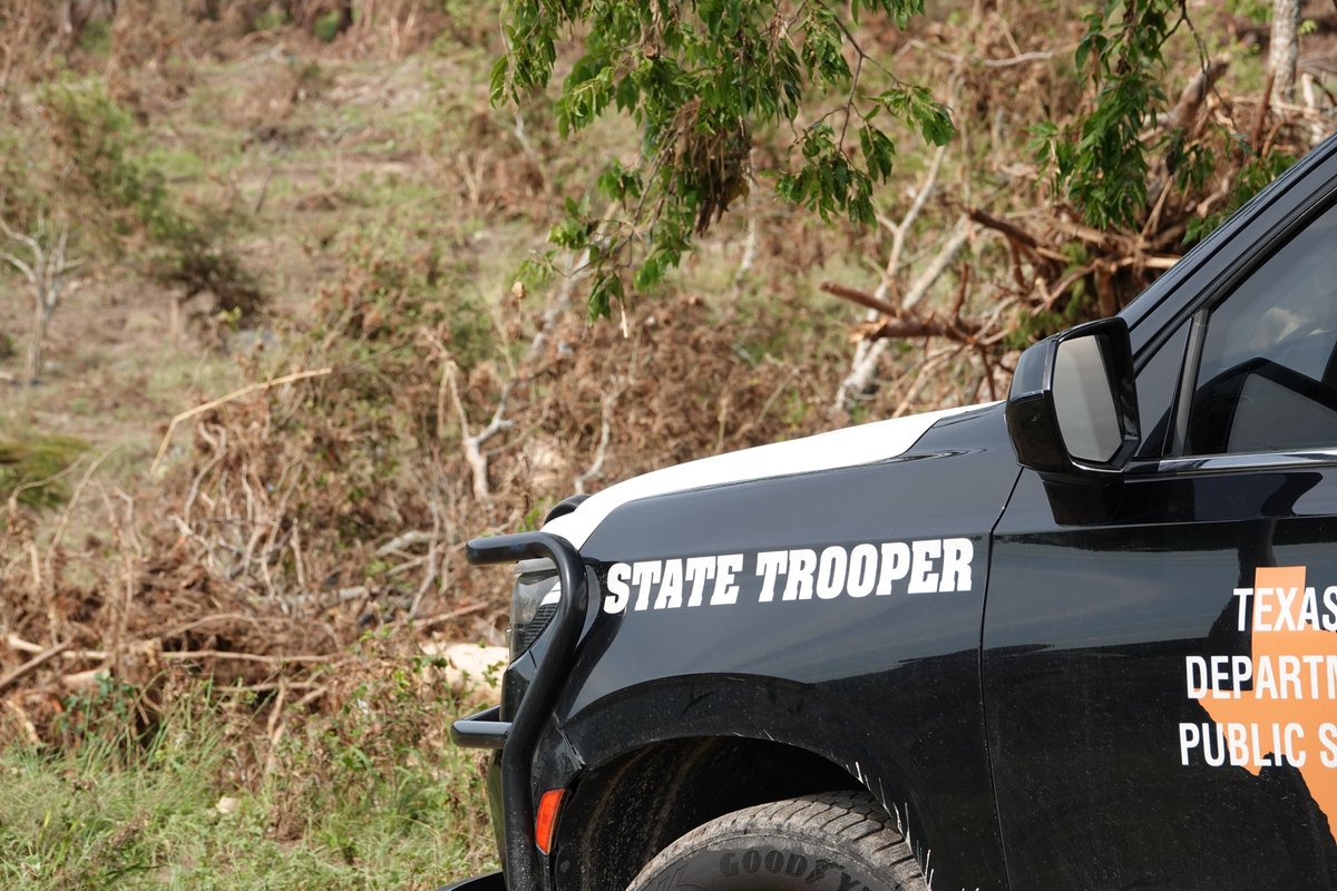 TxDPS's tweet image. DPS personnel are working on all facets of the disaster response in Kerr Co., everything from searching the riverbanks and clearing debris to managing traffic and answering phones in the operations center. 

We thank the community &amp;amp; volunteers for their support. #ProtectAndServe