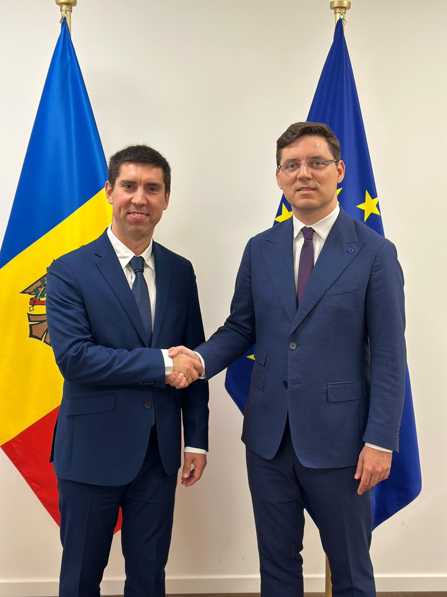 MihaiPopsoi's tweet image. 🇲🇩🇪🇺La Bruxelles, am avut o discuție productivă și cu vicepreședintele Parlamentului European, @negrescuvictor.
I-am mulțumit pentru sprijin și pentru inițiativa de a deschide un Birou de Legătură al Parlamentului European la Chișinău.