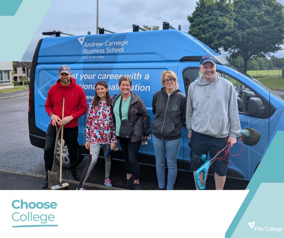 This is what community support looks like 💪💙
Our amazing staff teamed up with Fife Gingerbread to transform a garden for a local single mum. 
#ChooseCollege #FifeCollegeCommunity #FifeGingerbread