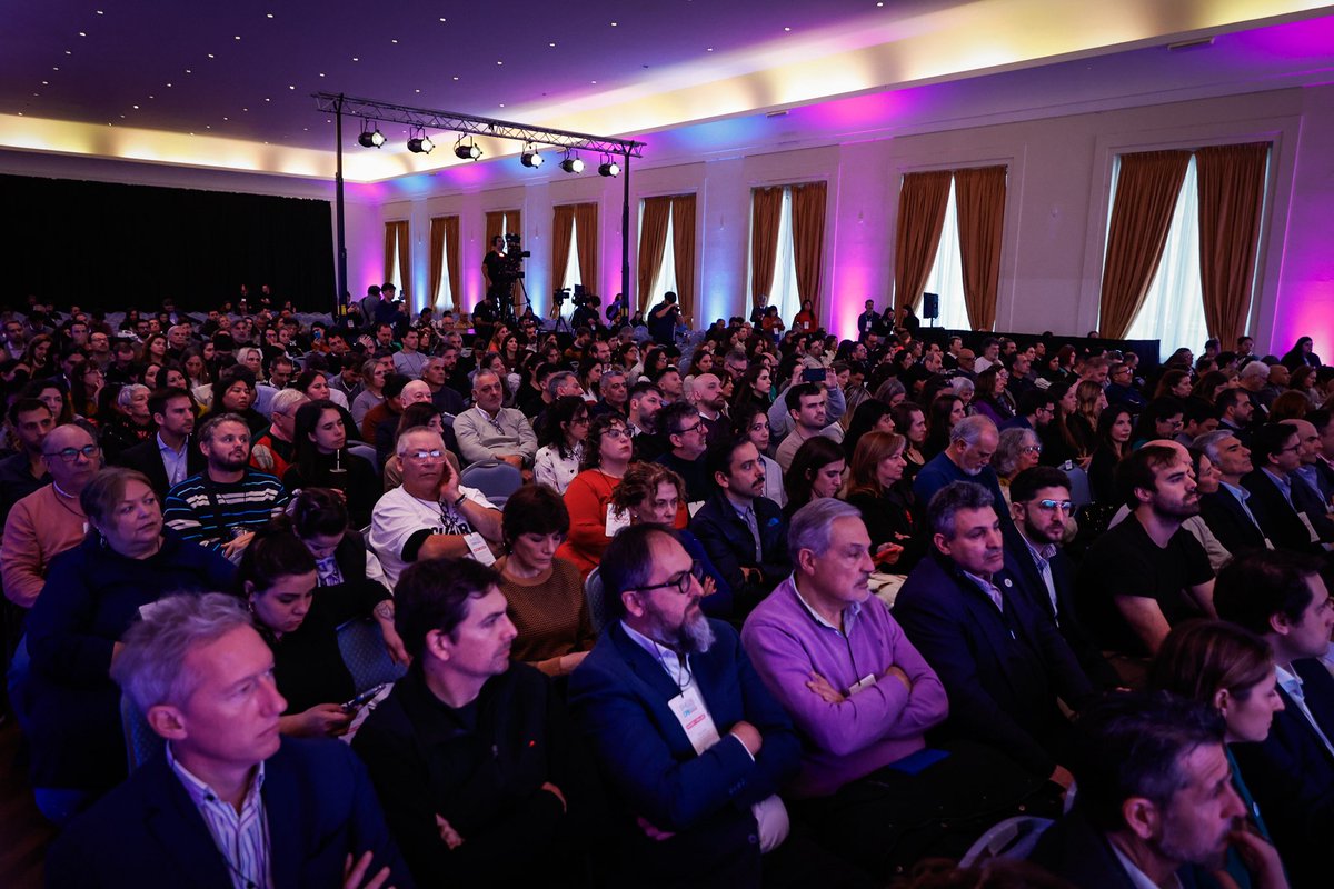 CostaAugusto9's tweet image. ¡Comenzó el 3er Congreso Productivo Bonaerense!

Con la convicción de que otro futuro es posible, abrimos este espacio colectivo de reflexión y propuestas para debatir el modelo de desarrollo que necesita nuestro país.

Desde la Provincia de Buenos Aires, corazón productivo de la…