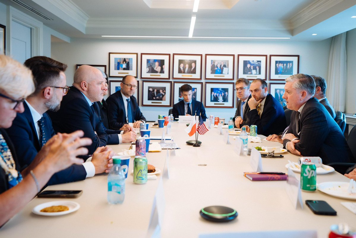 pawelkowalpl_EN's tweet image. 🇵🇱🇺🇸 The first day of our parliamentary mission to Washington, D.C. included strategic talks at @DeptofDefense, @Heritage and National Security Council, as well as a briefing at @PolishEmbassyUS and the launch of Polish Security Week. Thank you @RC_Greenway & Charles McLaughlin.
