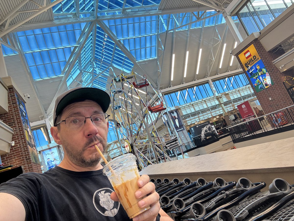 joeltelling's tweet image. I’m in a store called @SCHEELS and I’m drinking a coffee I got in their café while a Ferris wheel is behind me. They also have a bowling alley and an arcade and every outdoor sporting goods item you can think of.
AND A ROBOT ABRAHAM LINCOLN