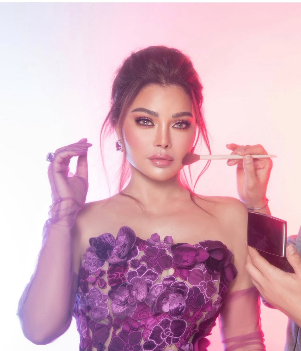 شو بتقولوا رح بكون اسم ألبوم الديفا #هيفاء_وهبي ؟
الوقت قرّب كتير كتير