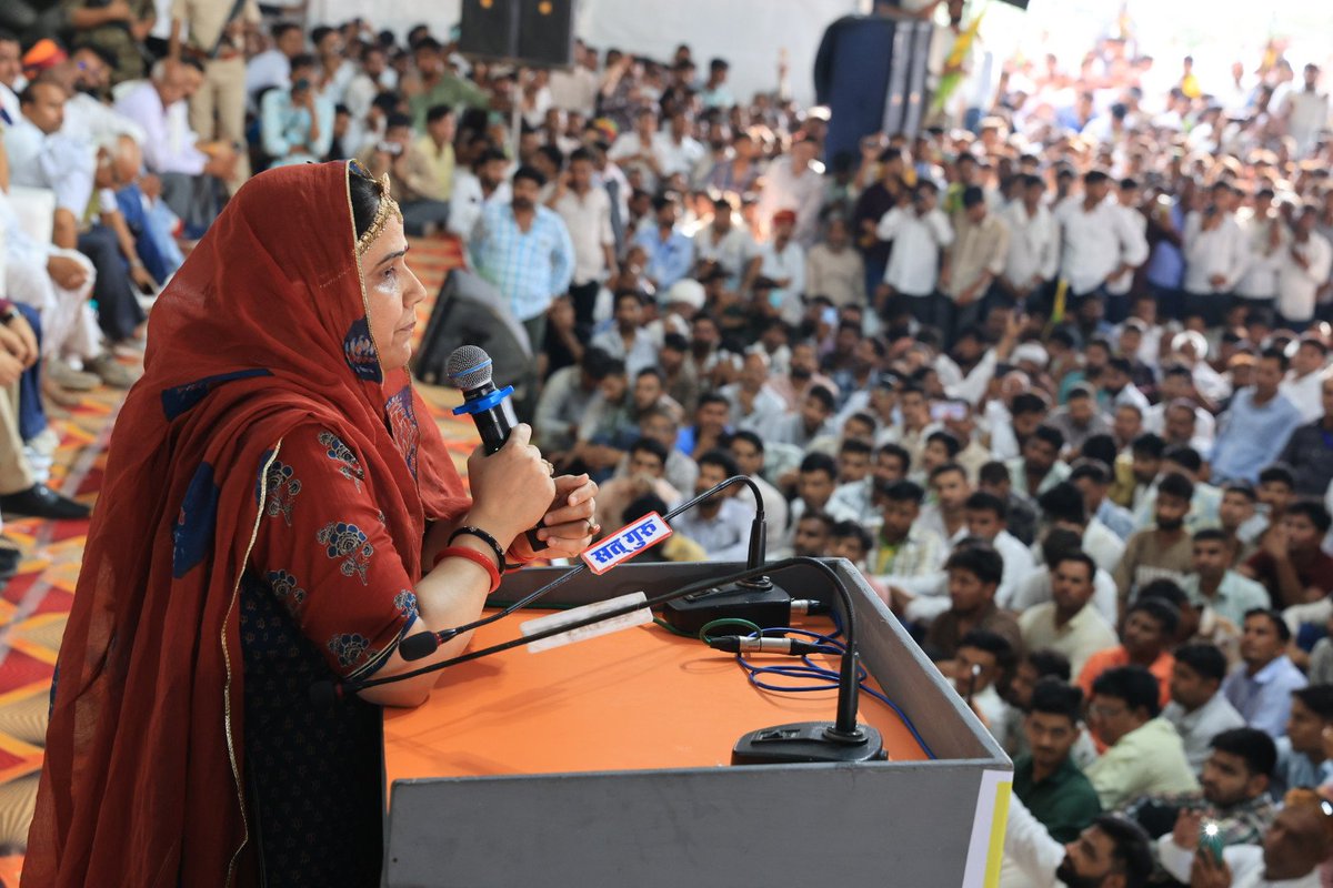 जन आक्रोश रैली में खींवसर से पूर्व विधायक श्री नारायण बेनीवाल, मेड़ता से पूर्व विधायक श्रीमती इंदिरा देवी बावरी व RLP से उप चुनाव में उम्मीदवार रही श्रीमती कनिका बेनीवाल का संबोधन |
<a href="/Indira_Bawari/">Indira Devi Bawari</a> <a href="/kanikabeniwal51/">Kanika Beniwal</a> <a href="/NarayanBeniwal7/">Narayan Beniwal</a>