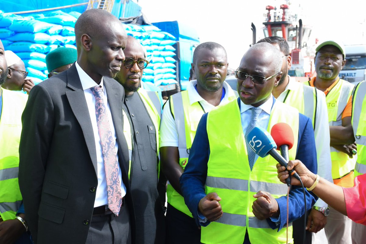 MASAE_sn's tweet image. 74 250 tonnes d’urée réceptionnées pour la campagne agricole 2025-2026 grâce au Bulk Procurement Program. Le Sénégal dépasse ses besoins, économise 2 milliards FCFA et renforce sa souveraineté alimentaire.
👇🏾👇🏾👇🏾

agriculture.gouv.sn/campagne-agric…
 
#MASAE #Agriculture #BPP