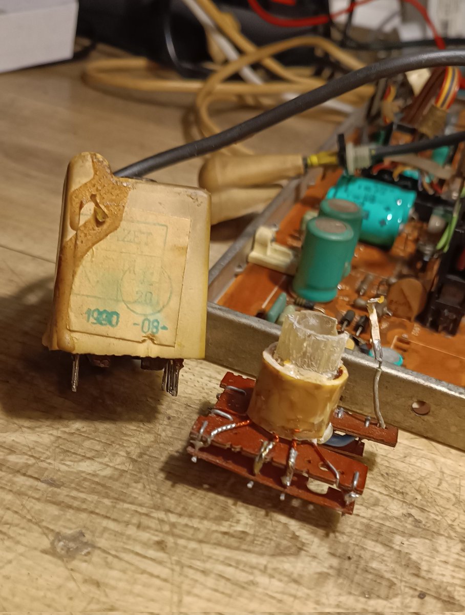 RetroNora7734's tweet image. The concentration of UHA78 is my workshop is so high that other trafos started to burn.
