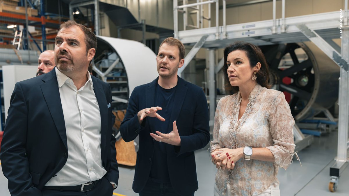 bmftr_bund's tweet image. 🇩🇪&🇪🇺 brauchen den autonomen Zugang zum All! Private #Raumfahrt|unternehmen bieten ihn kostengünstig & nachhaltig. Sie sind von strategischer Bedeutung. Deshalb tauschten sich BM @dorobaer & Staatsminister @hahnflo in seinem Wahlkreis bei @isaraerospace mit Experten aus. @DLR_de