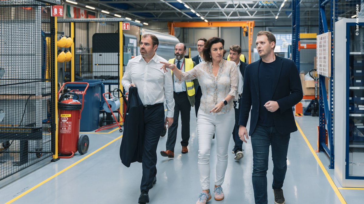 bmftr_bund's tweet image. 🇩🇪&🇪🇺 brauchen den autonomen Zugang zum All! Private #Raumfahrt|unternehmen bieten ihn kostengünstig & nachhaltig. Sie sind von strategischer Bedeutung. Deshalb tauschten sich BM @dorobaer & Staatsminister @hahnflo in seinem Wahlkreis bei @isaraerospace mit Experten aus. @DLR_de