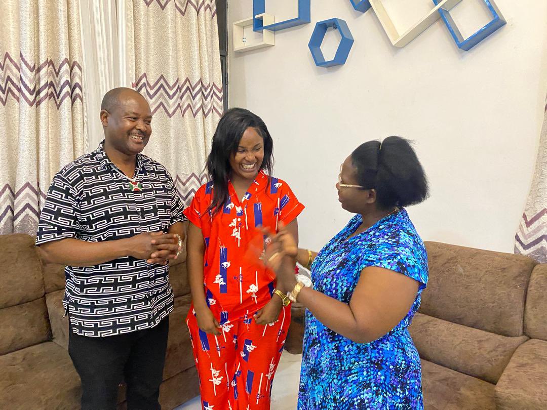 Ndabatuye kano karirimbo UMUBAVU ka @Alvella_Muhimbare - Ft Pin Pajo. Wakoze kutugendera iwacu kugasago mukobwa wacu, Imana iguhezagire cane. youtu.be/LZFfzsnar4Q?si… via <a href="/YouTube/">YouTube</a>