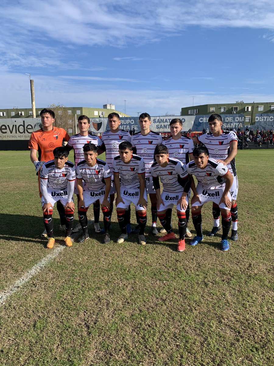 Mañana desde las 15 hs, la reserva de #Colón visitará a Tigre en el predio Nito San Andrés. Volverá a disputar el Torneo Proyección luego de 18 meses. Martin Bieler junto a Fernando Ponce estarán al mando del equipo.

Se podrá ver por acá: 👇🏽
lpfplay.com/event/687138f0…