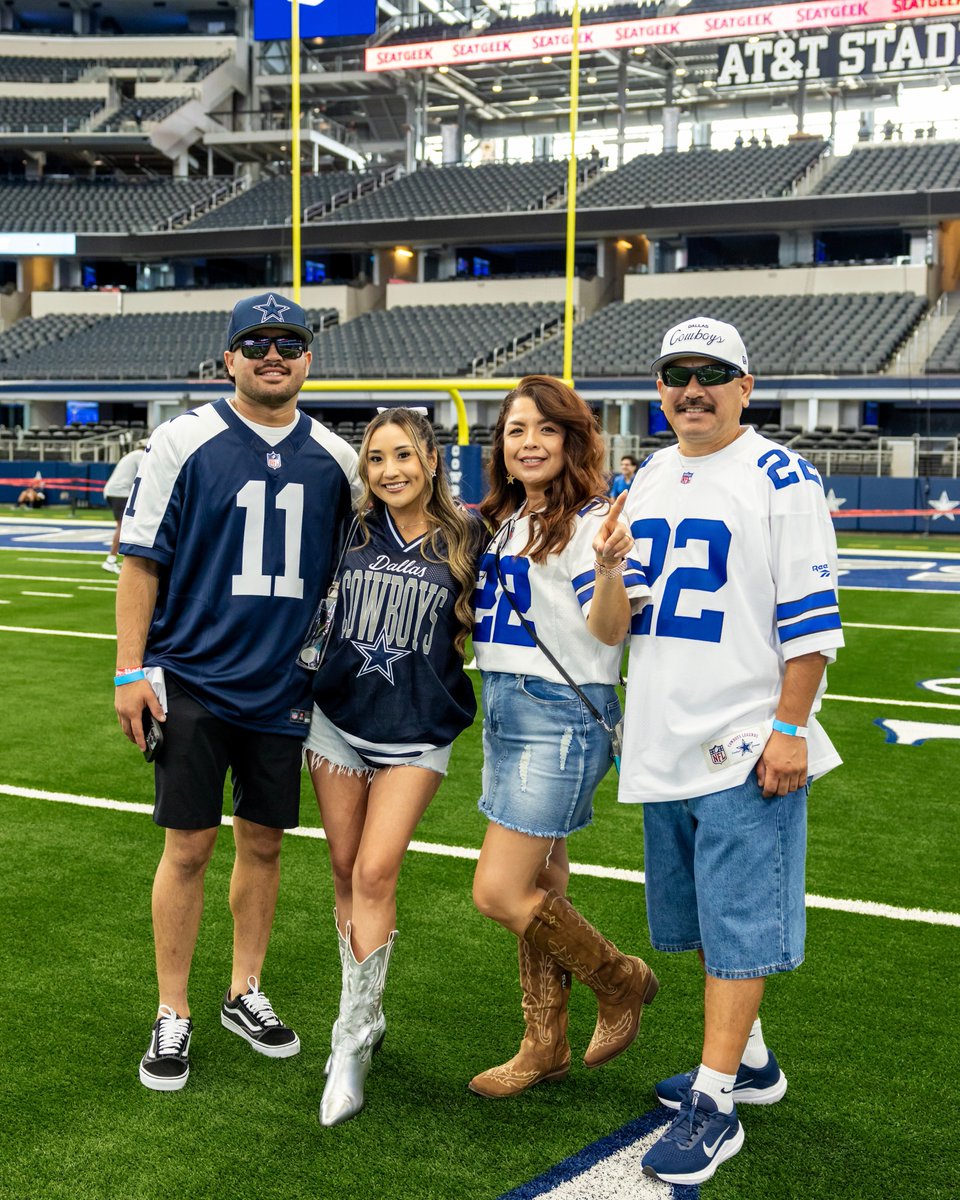 ATTStadium's tweet image. Add a tour of #ATTStadium to your summer bucket list! 🏟️
Book your tour today: attstadium.com/tours