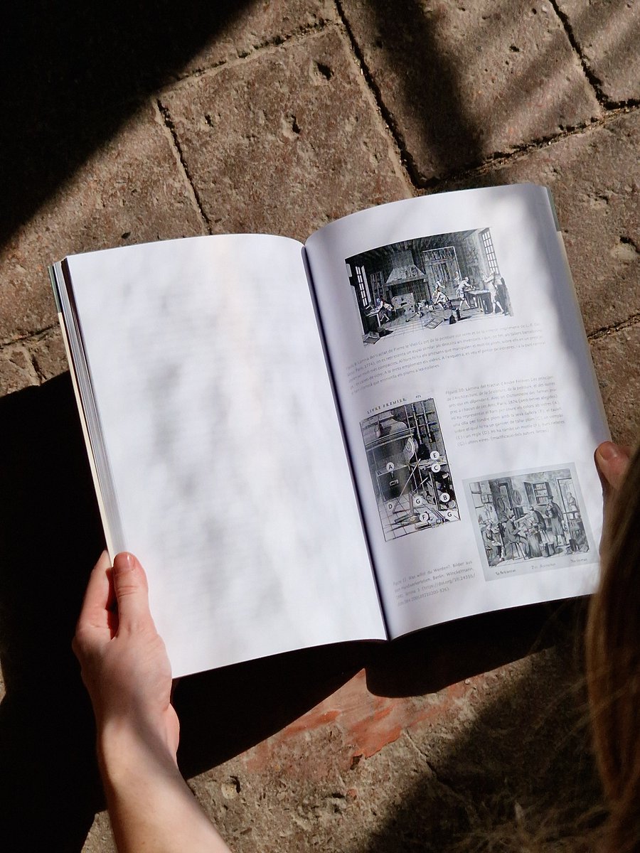revenedors's tweet image. 📖 La col·lecció Calaix arriba a @OnaLlibres! Podeu trobar el següents títols a la llibreria del carrer Pau Claris:

1⃣ «Ferrers, armers, calderers, courers».
2⃣ «Entrem al taller. Els pintors de vidrieres i llanterners de Barcelona (segle XVIII)».