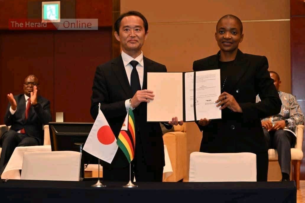 Breaking News: President E.D Mnangagwa has witnessed the signing of three Memoranda of Understanding (MoU) in the areas of Mining, Industry and Commerce as well as Tourism with the Japanese business delegation at the Zimbabwe Business Forum in Osaka, Japan.
