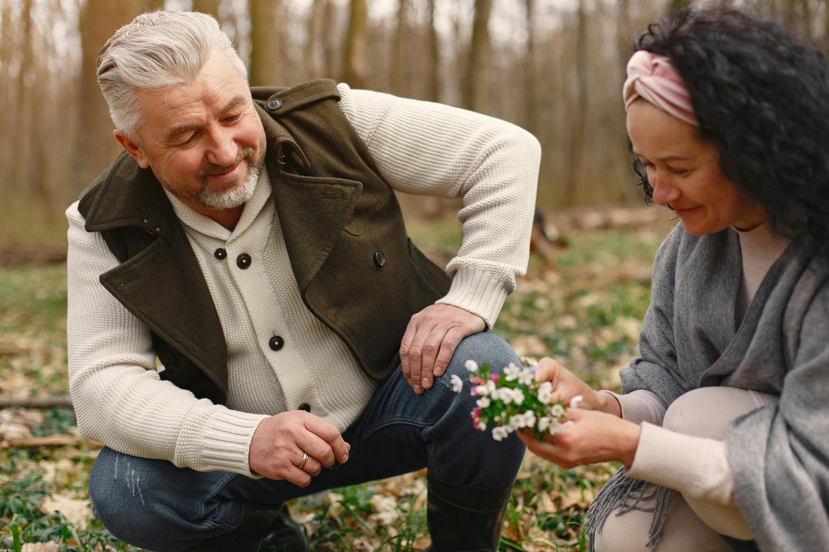 CountryDate_UK's tweet photo. 🐓 She wants a man who knows his way around a field gate.
He wants someone who won’t flinch at a muddy dog.
They just haven’t met—yet.

#FarmLifeLove #CountrySingles #DatingUK https://t.co/EzEIXzhkin