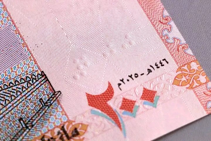 لأول مرة في تاريخ العملة الورقية اليمنية 
تصميم جديد يتضمن طباعة بارزة بطريقة "بريل" الخاصة بالمكفوفين 😍