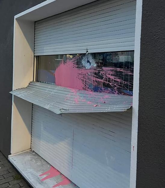 "afd buero in wuppertal angegriffen - free maja - free all antifas" 
de.indymedia.org/node/525297