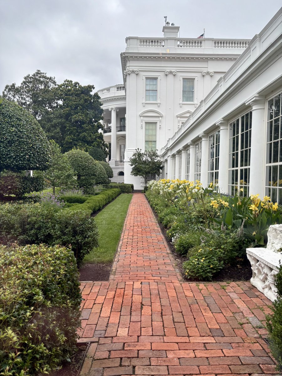 📍<a href="/WhiteHouse/">The White House</a> 🇺🇸