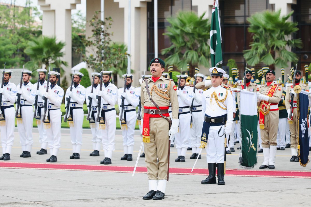 sjafriesjams's tweet image. Saya tiba di Pakistan dalam rangkaian kunjungan kerja ke luar negeri selanjutnya (Selasa, 15 Juli 2025). Setibanya di Pakistan, mendapat sambutan resmi Jajar Kehormatan Militer dari Pemerintah Pakistan.
