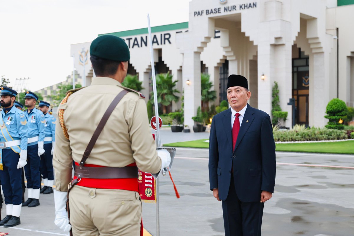 sjafriesjams's tweet image. Saya tiba di Pakistan dalam rangkaian kunjungan kerja ke luar negeri selanjutnya (Selasa, 15 Juli 2025). Setibanya di Pakistan, mendapat sambutan resmi Jajar Kehormatan Militer dari Pemerintah Pakistan.
