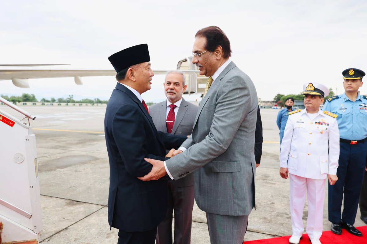 sjafriesjams's tweet image. Saya tiba di Pakistan dalam rangkaian kunjungan kerja ke luar negeri selanjutnya (Selasa, 15 Juli 2025). Setibanya di Pakistan, mendapat sambutan resmi Jajar Kehormatan Militer dari Pemerintah Pakistan.