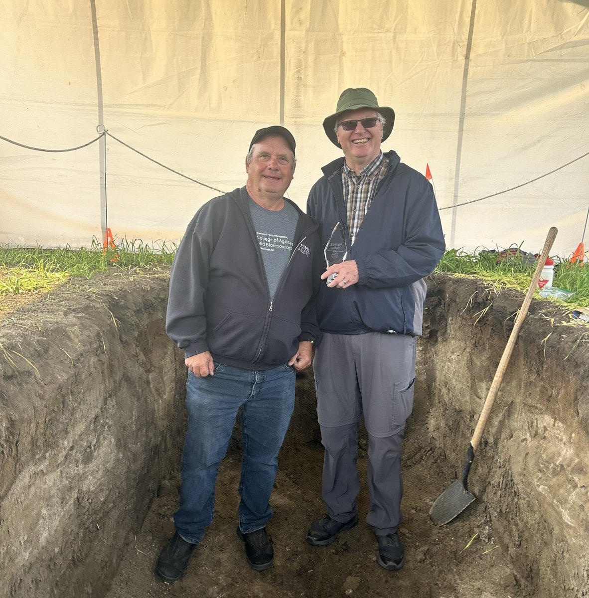 USask AgBio (@agbiousask) on Twitter photo Congrats to Dr. Don Flaten who received the 2025 Les Henry Award during a presentation at the <a href="/agbiousask/">USask AgBio</a> soil pit at @aginmotion!
The Les Henry Award recognizes an individual that demonstrates excellence in soil and water science and its application to the farming community. Congrats to Dr. Don Flaten who received the 2025 Les Henry Award during a presentation at the <a href="/agbiousask/">USask AgBio</a> soil pit at @aginmotion!
The Les Henry Award recognizes an individual that demonstrates excellence in soil and water science and its application to the farming community.
