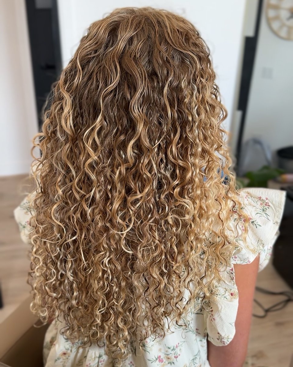 bohyme's tweet photo. 18" Blended Curls 🍥
Stylist: Beyoutifulccc
Colors: 5A+6+H27/BL613
Method: @The_Foundation_Academy https://t.co/cp3WNqZnLP
