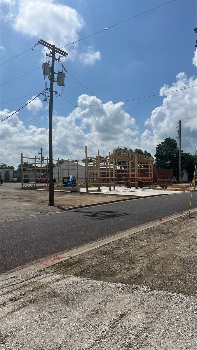 The new shop being built in Minier!