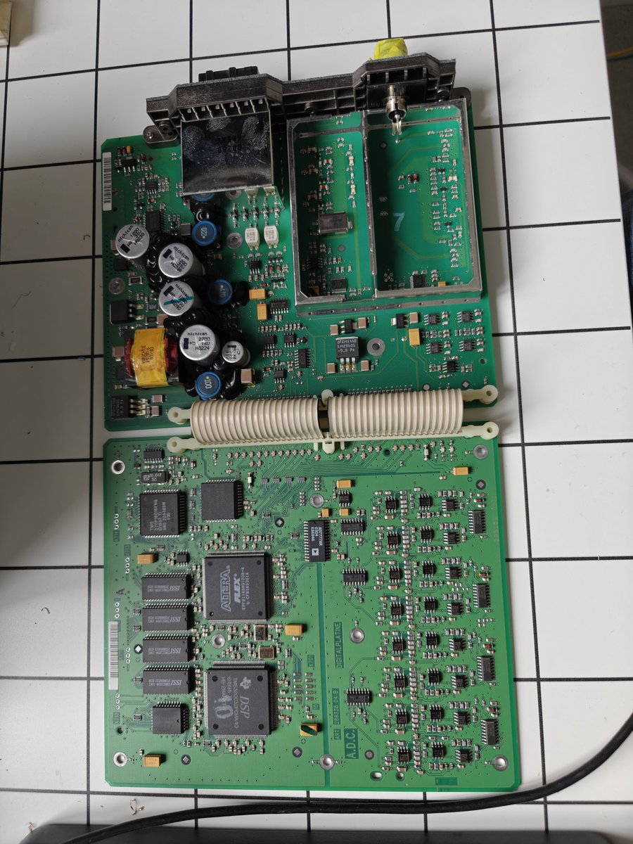 This has to be an #easteregg .... Opening up 3 #Mercedes Distronic ECUs, and all of them have epoxy at this exact same spot so it reads "ART ANAL"🤣