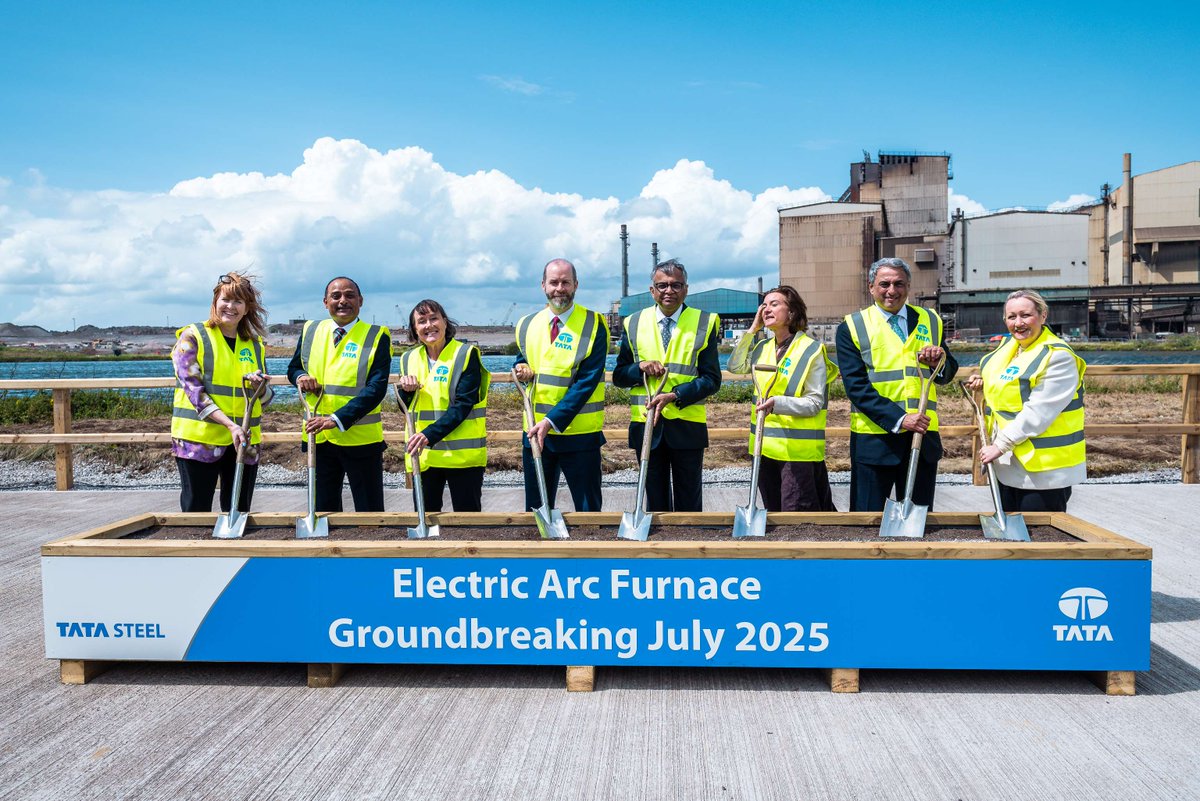 PrifWeinidog's tweet image. Yesterday was a momentous day as we broke the ground for work to begin on @TataSteelUK new state-of-the-art Electric Arc Furnace.
Mae hwn yn newyddion arbennig ar gyfer Port Talbot a chymunedau cyfagos - rwy’n falch bod Tata wedi ymrwymo i gyflogi gweithwyr lleol a chontractwyr.