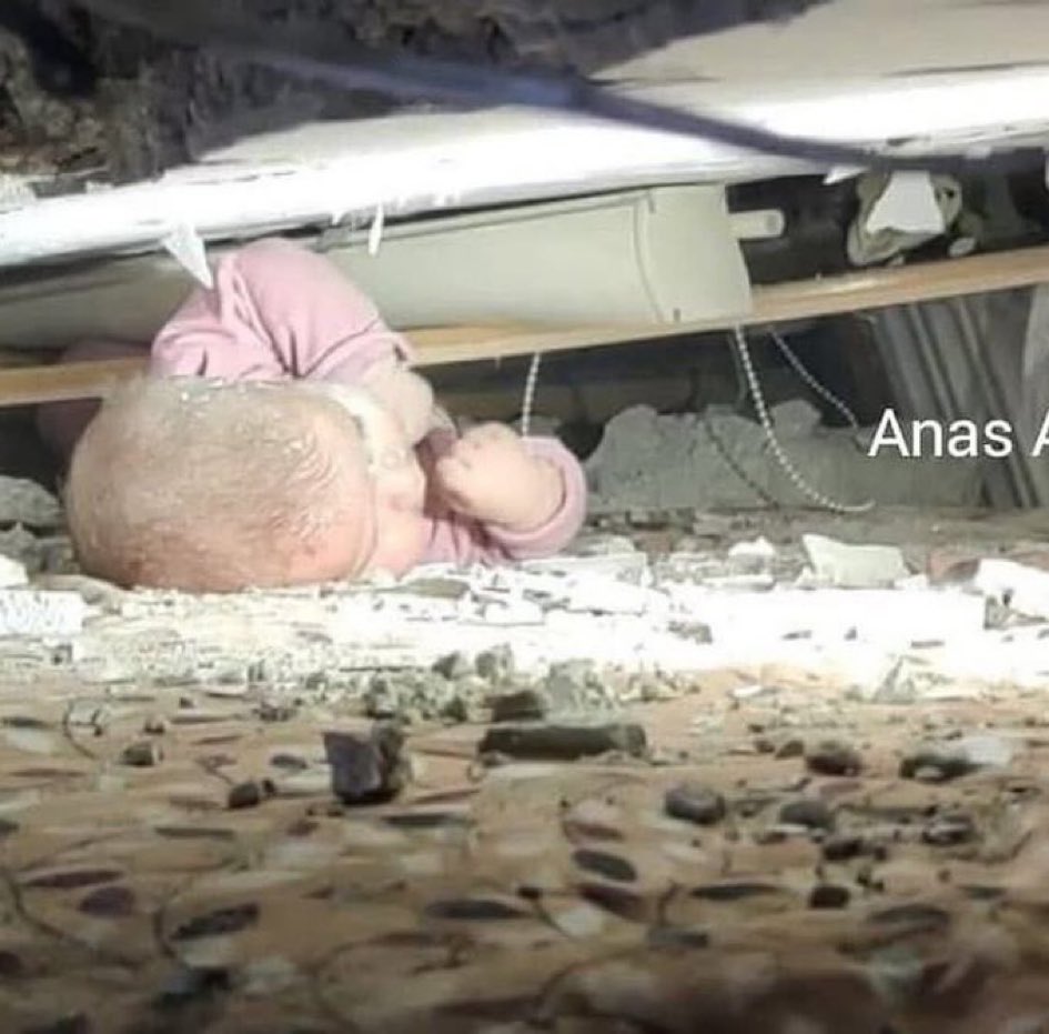 Sıra sende isr@il.
Taş üstünde taş omuz üstünde b@ş bırakmayacağız.
Allahım intik@mına memur eyle Ya Rab.amin.