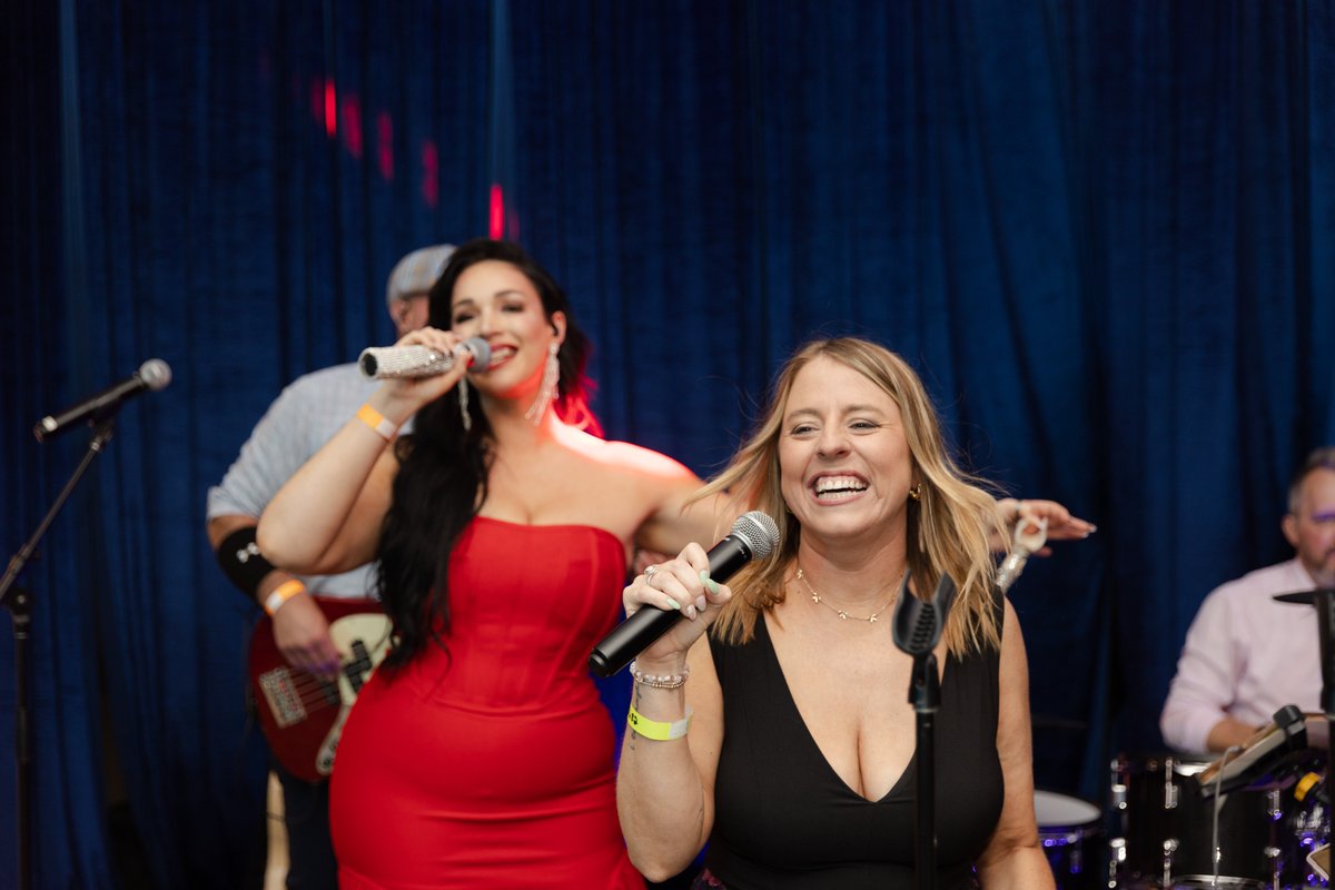 Unbridled_Eve's tweet image. Nothing beats singing your heart out with a live band backing you up! Thanks to Full Contact Karaoke, our guests got their rockstar moment in the Milagro Tequila Live Karaoke Lounge. 🎤🎶

#UnbridledEve #UE25 #karaokenight #derbyparty