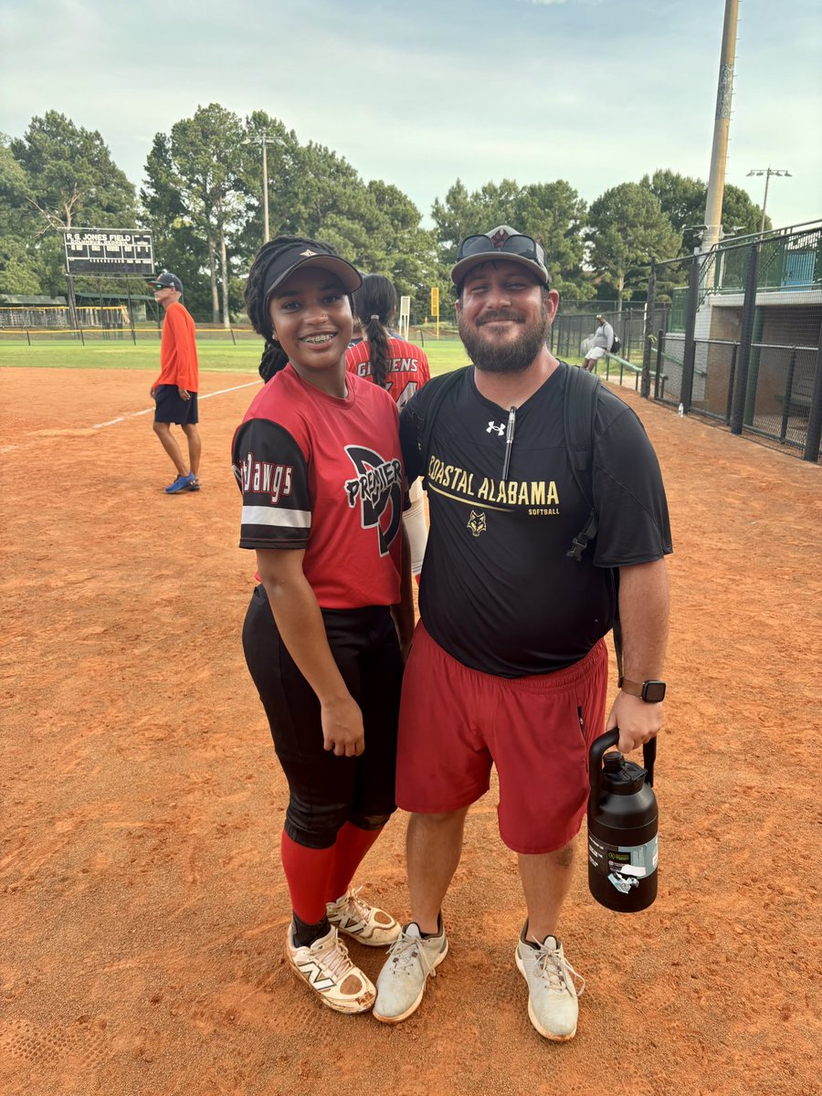 SaniyaMartin_'s tweet image. Blessed to have participated in @DCEliteSoftball Stars Over Georgia camp and showcase ! I got to work with coaches at the camp such as coach Bunn @GMCJCSB and Coach Hess @coastalsouthsb, bettering my offensive skills.