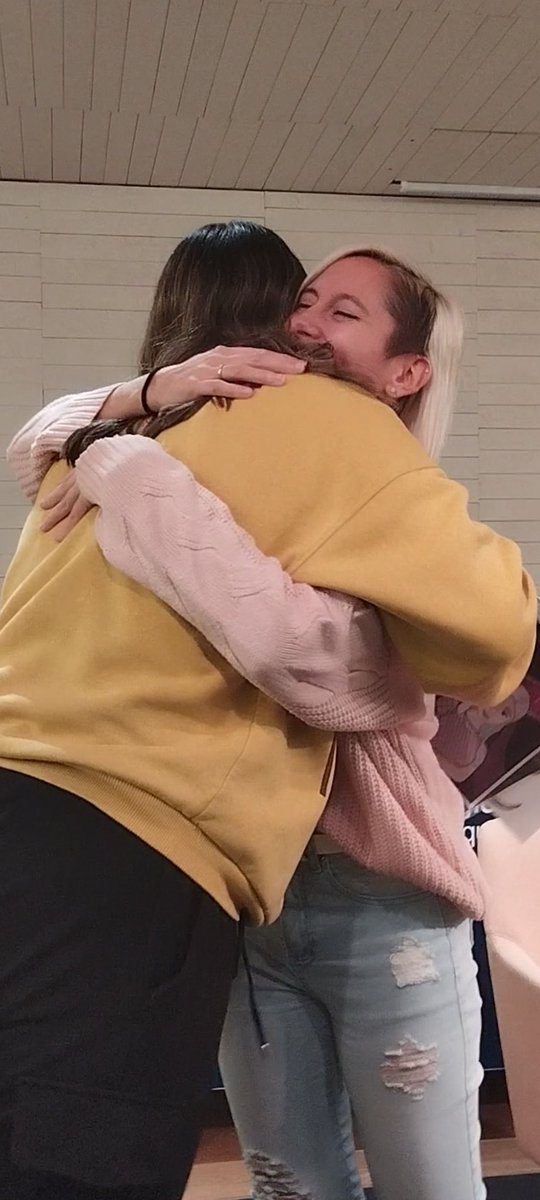 Feliz cumple a esta reina, que es uno de mis lugares seguros. Gracias por todo🤍✨

Espero que disfrutes mucho hoy y todos los días! 🏠✨ <a href="/Reah_Ofi/">Reah🐥 #AmorDeOtroMundo❤️🐙</a>