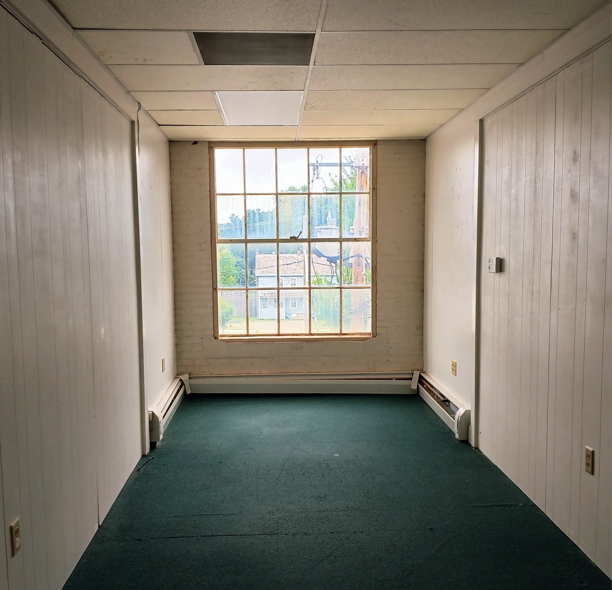 i'm a sucker for an empty room (photo not ai)