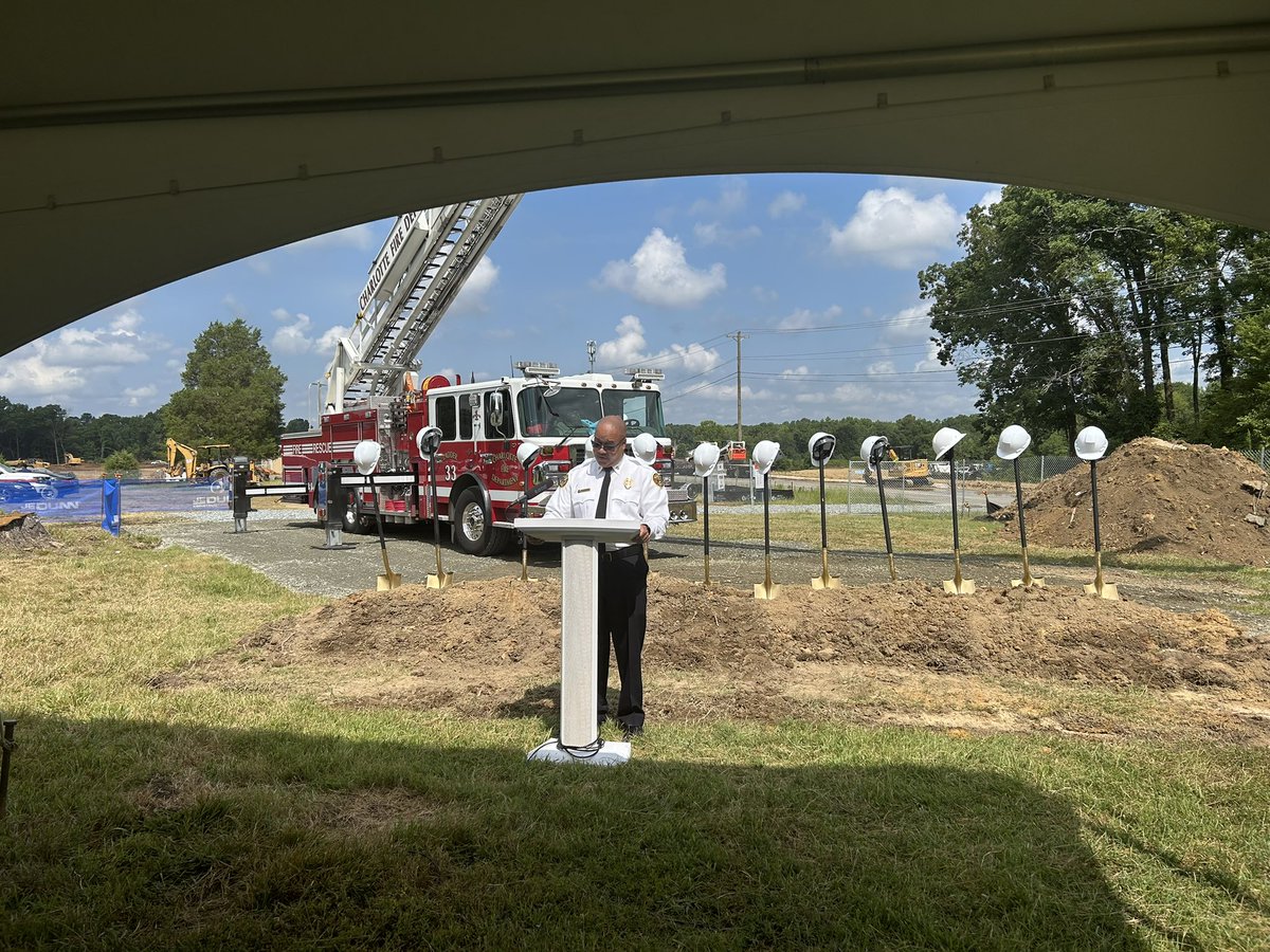 CLTMayor's tweet image. Today we break ground on @CharlotteFD Firehouse 46 – a vital investment in public safety and our growing community. 

This new station ensures faster response times and stronger support for the families and neighborhoods of north Charlotte.