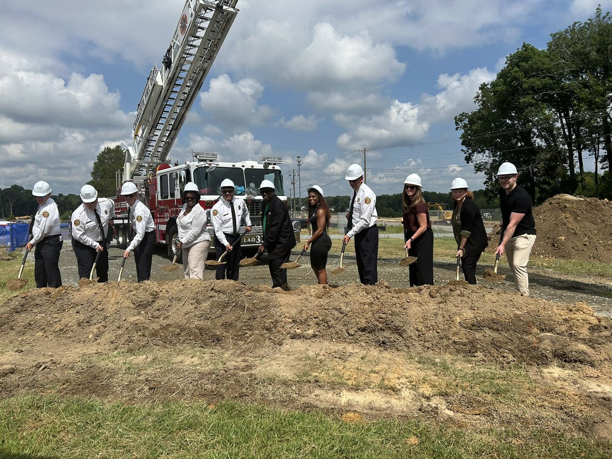 CLTMayor's tweet image. Today we break ground on @CharlotteFD Firehouse 46 – a vital investment in public safety and our growing community. 

This new station ensures faster response times and stronger support for the families and neighborhoods of north Charlotte.