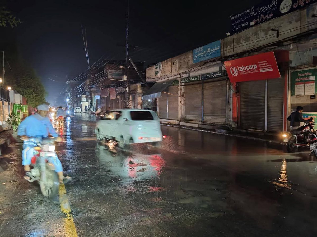 Deputy Commissioner Pakpattan (@dcpakpattan) on Twitter photo ڈپٹی کمشنر پاکپتن کیپٹن (ر) ذخرف فدا ملک کی ہدایات پر ضلعی انتظامیہ اور میونسپل کمیٹی کے افسران فیلڈ میں موجود ہیں اور نکاسی آب کے عمل کی خود نگرانی کر رہے ہیں۔
<a href="/MaryamNSharif/">Maryam Nawaz Sharif</a>
<a href="/GovtofPunjabPK/">Government of Punjab</a>
<a href="/CS_Punjab/">Chief Secretary Punjab</a>
<a href="/commissionerswl/">Commissioner Sahiwal</a>
<a href="/TeamMNSharif/">Team MNS</a> ڈپٹی کمشنر پاکپتن کیپٹن (ر) ذخرف فدا ملک کی ہدایات پر ضلعی انتظامیہ اور میونسپل کمیٹی کے افسران فیلڈ میں موجود ہیں اور نکاسی آب کے عمل کی خود نگرانی کر رہے ہیں۔
<a href="/MaryamNSharif/">Maryam Nawaz Sharif</a>
<a href="/GovtofPunjabPK/">Government of Punjab</a>
<a href="/CS_Punjab/">Chief Secretary Punjab</a>
<a href="/commissionerswl/">Commissioner Sahiwal</a>
<a href="/TeamMNSharif/">Team MNS</a>