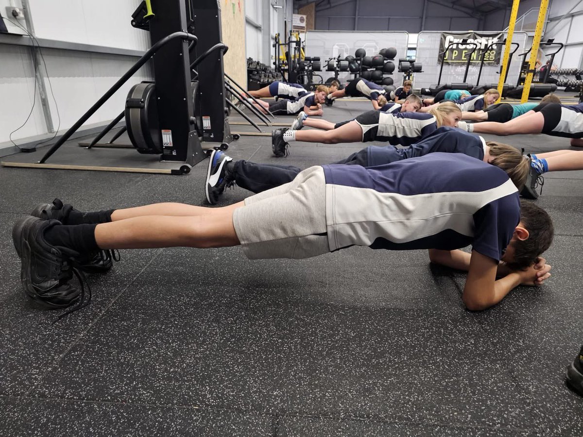 Diolch o galon i cattlestrength am gynnal session ffitrwydd arbennig gyda disgyblion Blwyddyn 5 a 6 bore yma. 🏋️‍♂️💪 🏃‍♂️🏃‍♀️
Roedd hi’n sesiwn llawn egni, gyda phawb yn dysgu am bwysigrwydd cadw’n heini – ac yn sicr, roedd pawb mas o wynt erbyn y diwedd! 😅 #IechydaLles