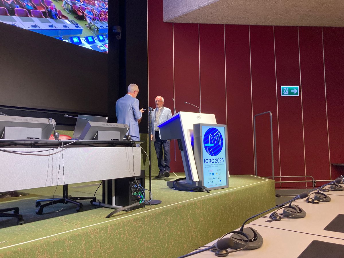 DIAS_Dublin's tweet image. Congratulations to Prof Luke Drury on being awarded the O'Ceallaigh Medal, which honours scientists who have made distinguished contributions to Cosmic Ray Physics. The medal was presented at today's opening of the International Cosmic Ray Conference in Geneva. #ICRC2025 #DIAS85