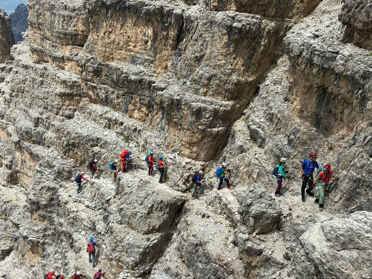 AEC_Reus's tweet image. Una trentena de persones del @AEC_Reus @geamreus de Stage als Dolomites. Excursions, ferrades, escalada, ferrades...
Tornem divendres!!... O no🫣🤭🤣🏔️🧗🏼