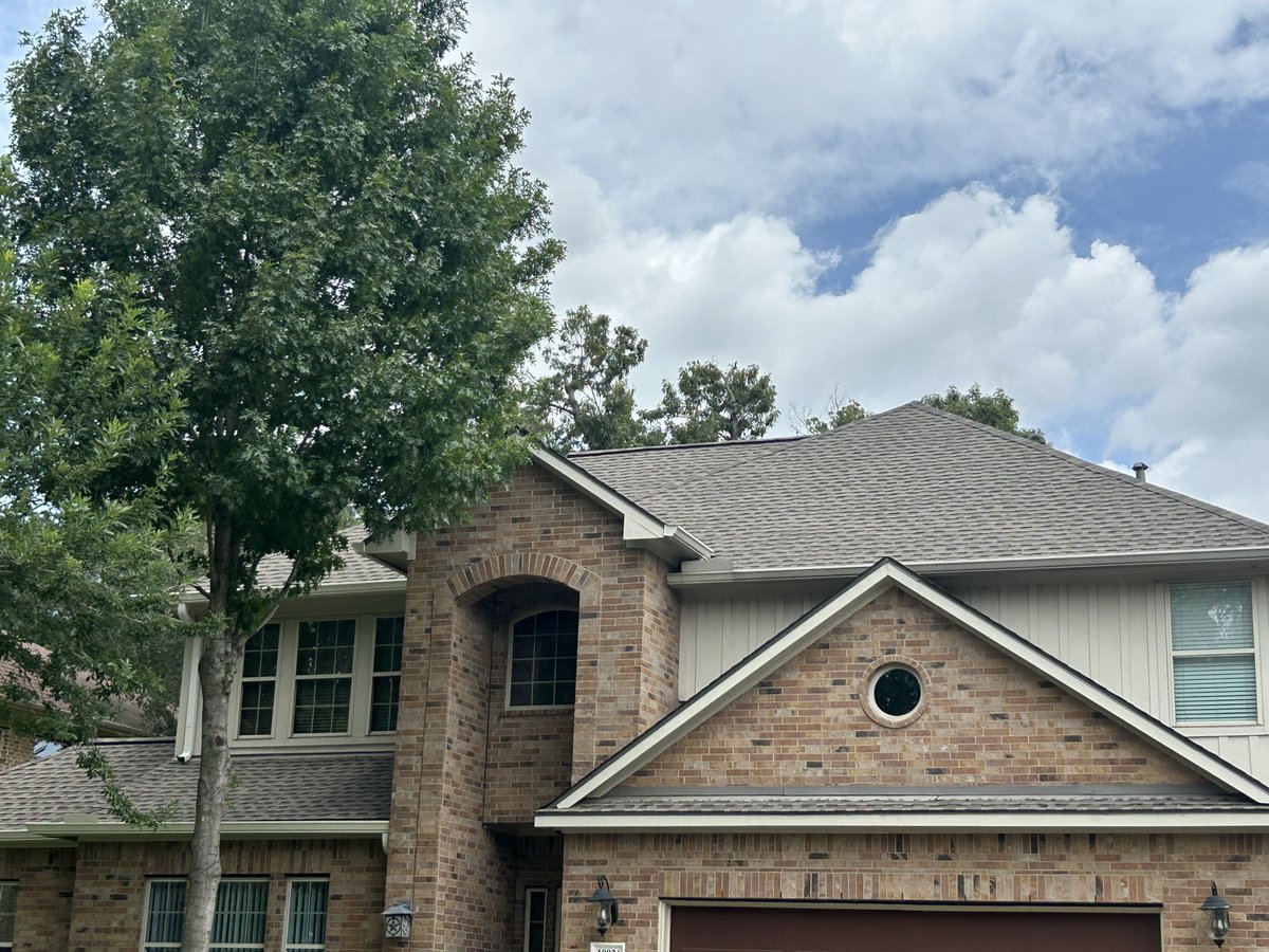 longpointroof's tweet photo. GAF Timberline HDZ Weathered Wood Composition Shingle Roof System by Long Point Roofing. https://t.co/ikBTzeYbLj
