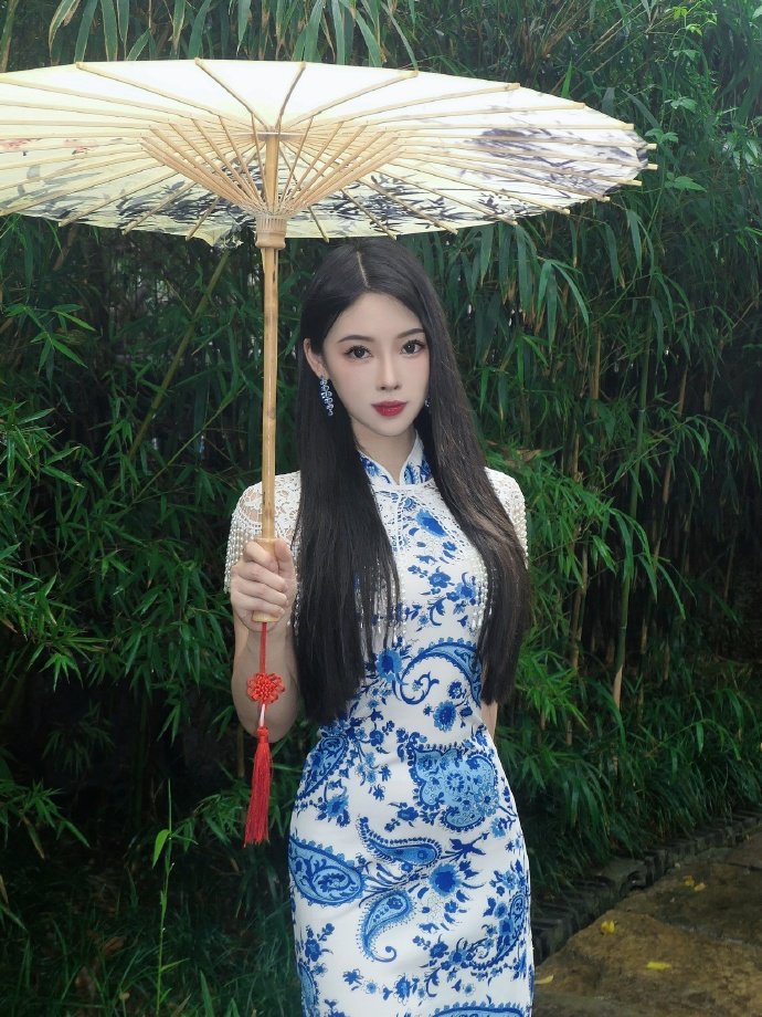 穿的真鸡巴骚，穿这身在户外打野战爽死了!