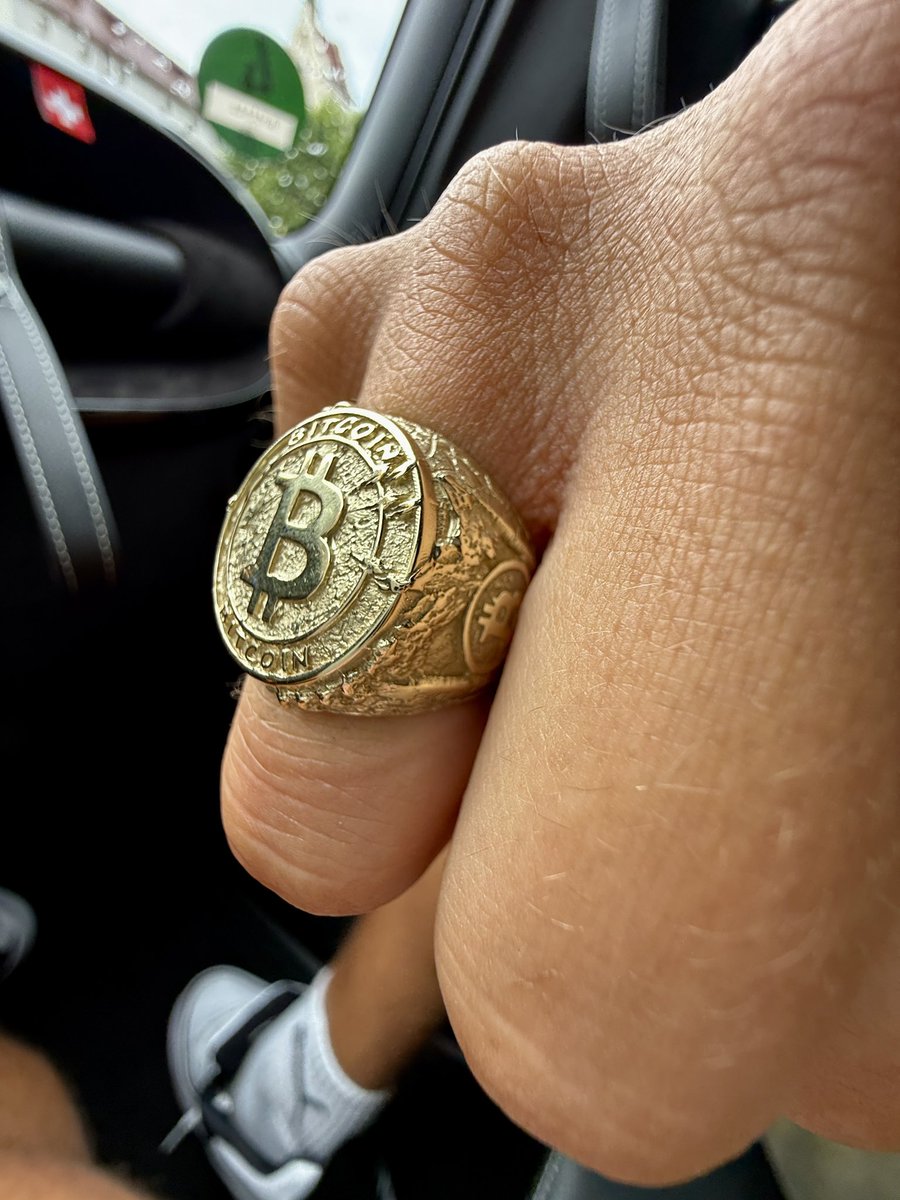 BitcoinToppas's tweet image. There is only 1 King 👑 #bitcoin