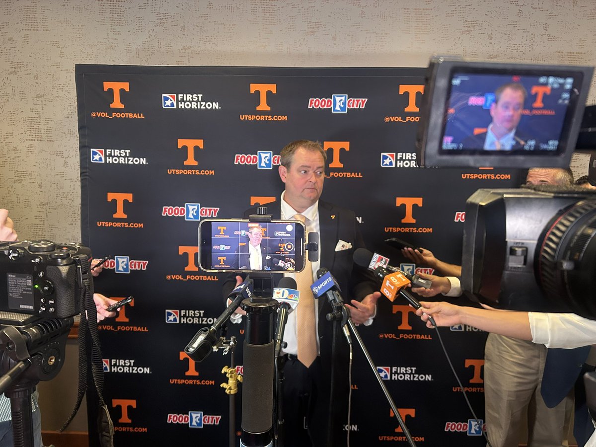 samrothman_'s tweet image. Josh Heupel has arrived at SEC Media Days. 

First question: “Who will your starting QB be?”

Heupel: “We’ll find out.😉” #Vols