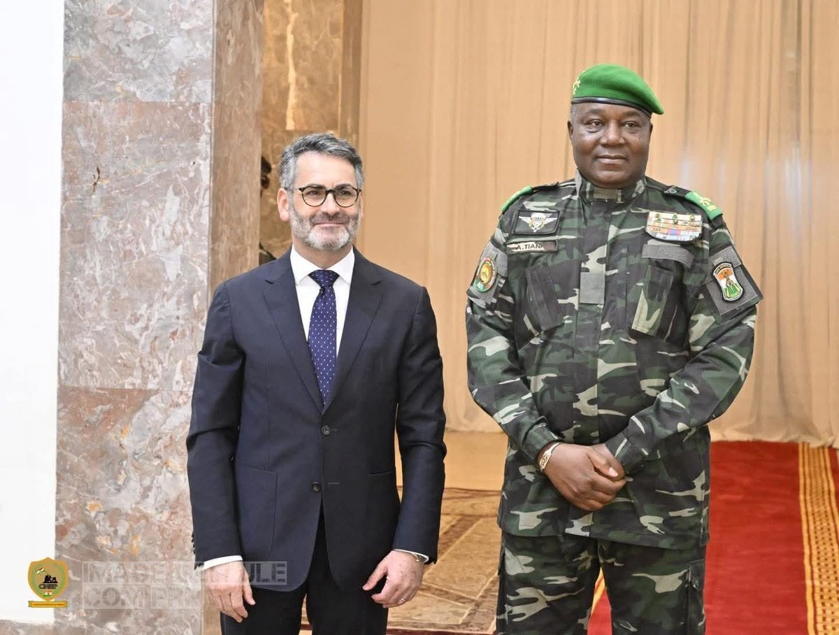 Le 15 de juillet 2025 S.E. l’Ambassadeur Roberto Orlando a présenté les lettres de créances à S.E. le Général d’Armée Abdourahamane Tiani, Président de la République du Niger, Chef de l’Etat.