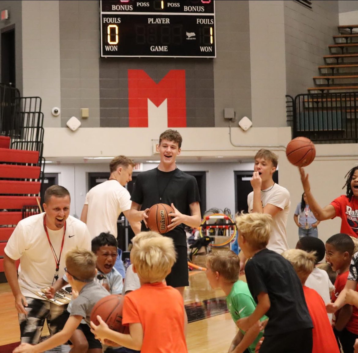 Coach_Croft12's tweet image. Energy in on level 10 at camp this week! I love to see young kids fall in love with the game! 1 person with passion has more impact than 99 with an interest! #Mayfield🏀