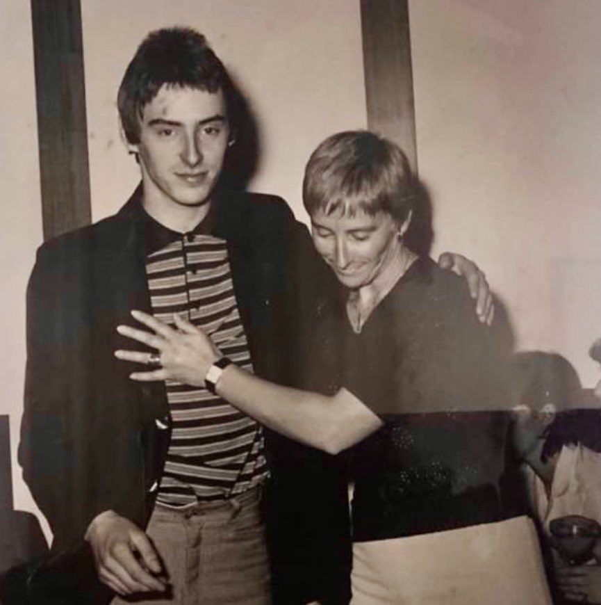 Jill Webb Kindred Spirit Fanzine (@jillwebb2005) on Twitter photo Sending love and condolences to <a href="/paulwellerHQ/">Paul Weller</a> on the loss of his mum Ann. I’ve heard and read so many stories of what a warm character she was and how supportive both she and John were of their amazing son.
The love and support of family is everything. xx 💔 Sending love and condolences to <a href="/paulwellerHQ/">Paul Weller</a> on the loss of his mum Ann. I’ve heard and read so many stories of what a warm character she was and how supportive both she and John were of their amazing son.
The love and support of family is everything. xx 💔